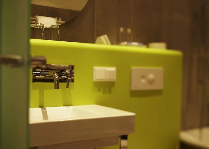 מלון Arthotel Blaue Gans