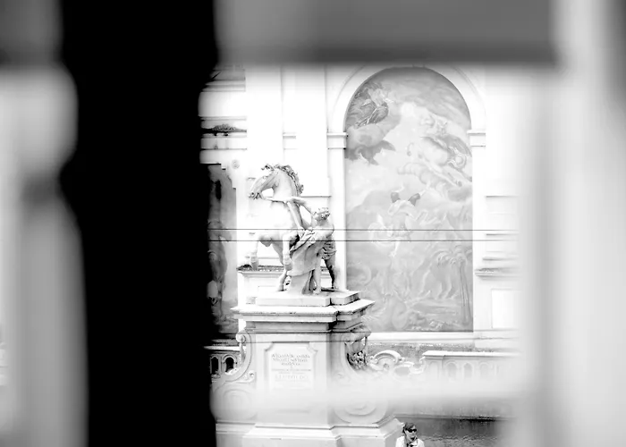 מלון Arthotel Blaue Gans